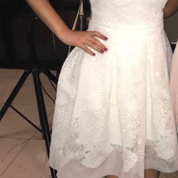 Badgley Mischka Embroidered honeycomb mesh - Picture 5 of 5